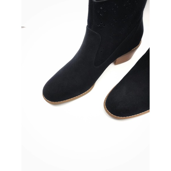 NEW COLE HAAN BLACK SUEDE LASER CUT OUT ANKLE BOOTIE - SIZE 8 - Picture 10 of 11